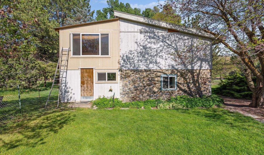 45204 N DeMoss Rd, Benton City, WA 99320 - 1 Beds, 1 Bath
