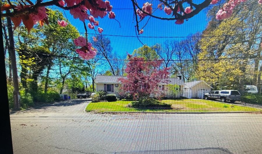 81 Union Ave, Amityville, NY 11701 - 3 Beds, 3 Bath