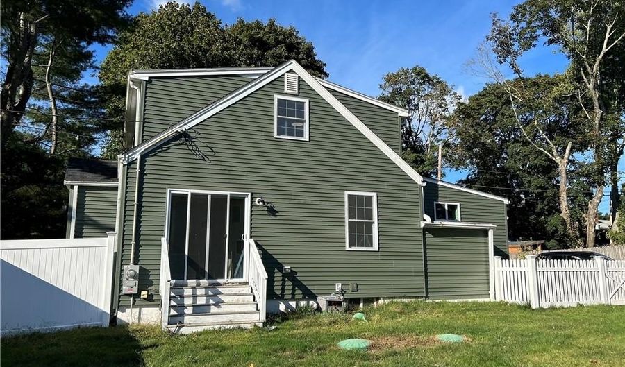 1689 Diamond Hill Rd, Cumberland, RI 02864 - 3 Beds, 2 Bath