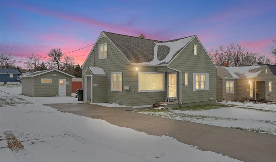 1020 Perkins St, Belle Fourche, SD 57717 - 4 Beds, 2 Bath