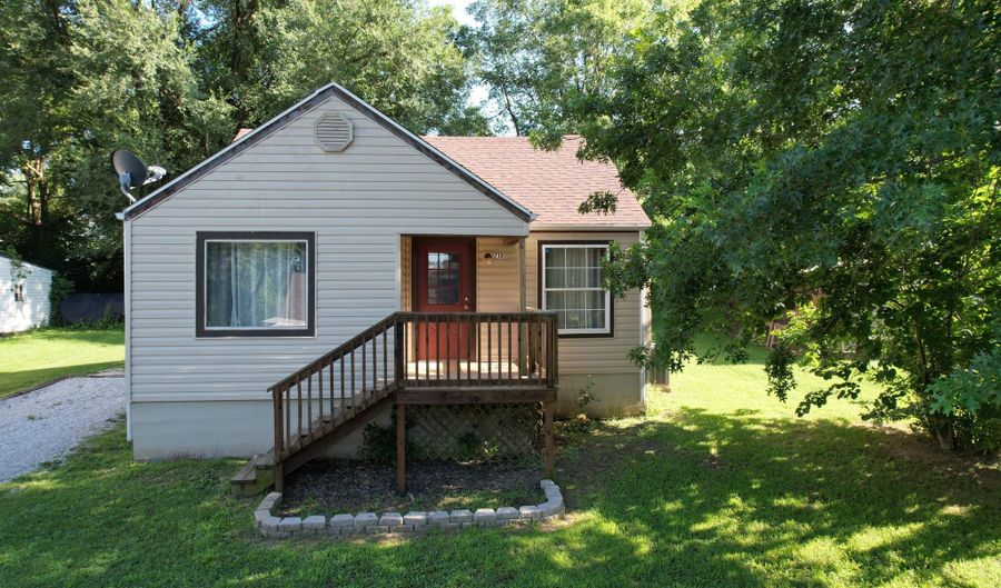 713 E Benton Ave, Ava, MO 65608 - 2 Beds, 1 Bath