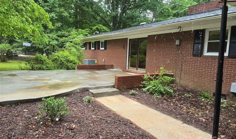 520 Crestview Dr, Albemarle, NC 28001 - 3 Beds, 2 Bath