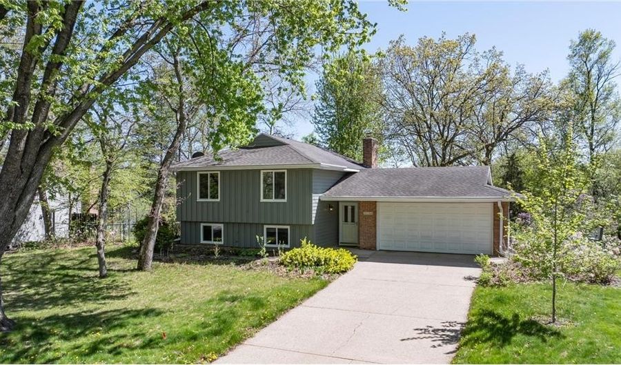 13056 Euclid Ave, Apple Valley, MN 55124 - 3 Beds, 2 Bath
