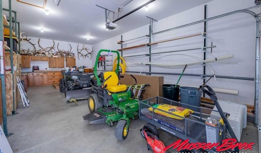 31 Iron Creek Dr, Cody, WY 82414 - 5 Beds, 3 Bath