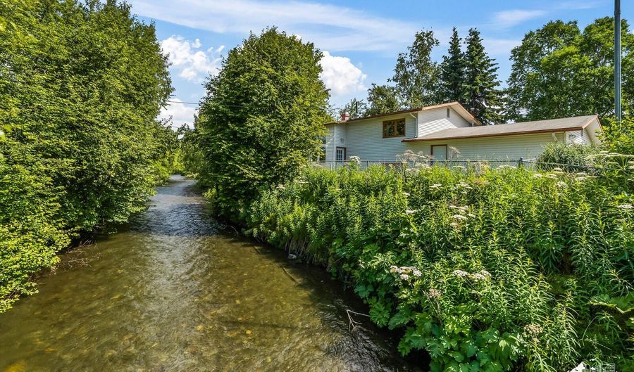 1521 Cache Dr, Anchorage, AK 99507 - 4 Beds, 2 Bath