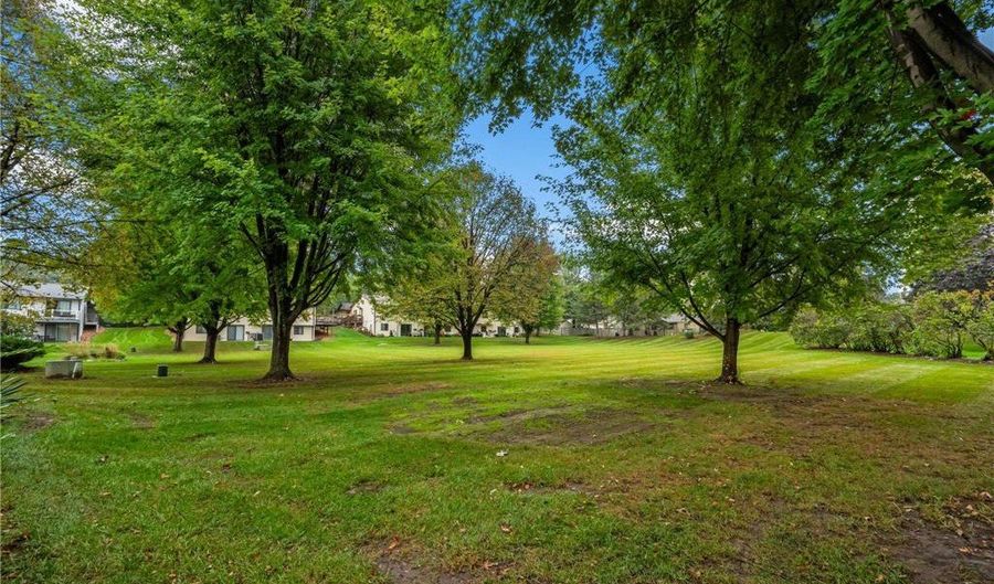 8654 134th St W, Apple Valley, MN 55124 - 2 Beds, 1 Bath