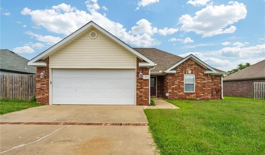 805 Asher Dr, Rogers, AR 72758 - 3 Beds, 2 Bath