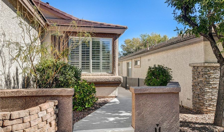 2702 Sweet Willow Ln, Las Vegas, NV 89135 - 3 Beds, 2 Bath