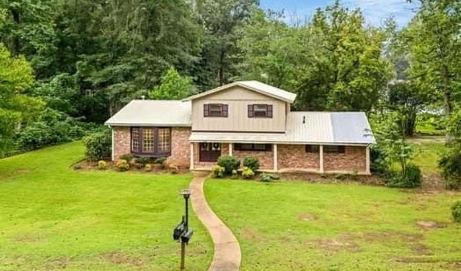 706 E MAGNOLIA Ave E, Auburn, AL 36803 - 4 Beds, 3 Bath