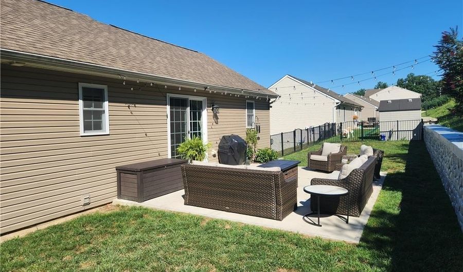 139 Frank Dr, Allen, PA 18067 - 5 Beds, 3 Bath