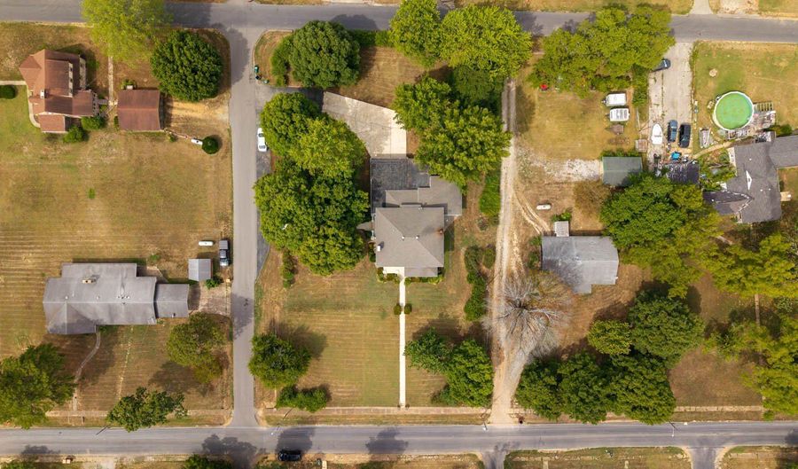 201 Hall St, Alton, MO 65606 - 5 Beds, 3 Bath