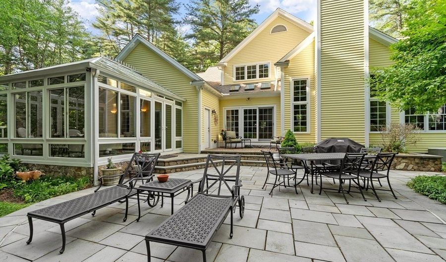 277 Main St, Bolton, MA 01740 - 4 Beds, 4 Bath
