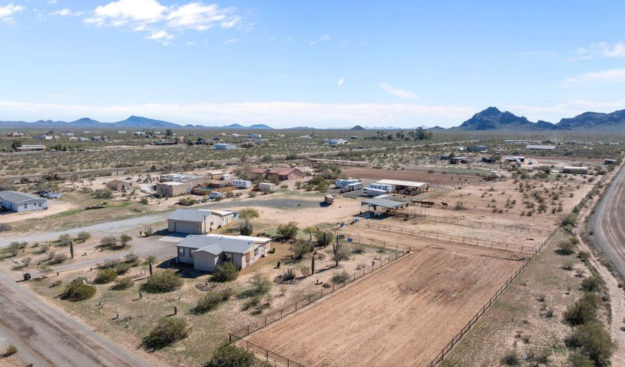 51539 W DONALD Rd, Aguila, AZ 85320 - 2 Beds, 2 Bath