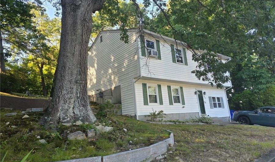 95 Angell Ave, North Providence, RI 02911 - 3 Beds, 1 Bath