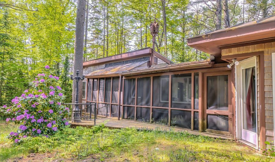 31 Herrick Rd, Belfast, ME 04915 - 2 Beds, 1 Bath