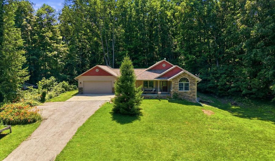 1938 Lincoln Rd, Allegan, MI 49010 - 5 Beds, 4 Bath