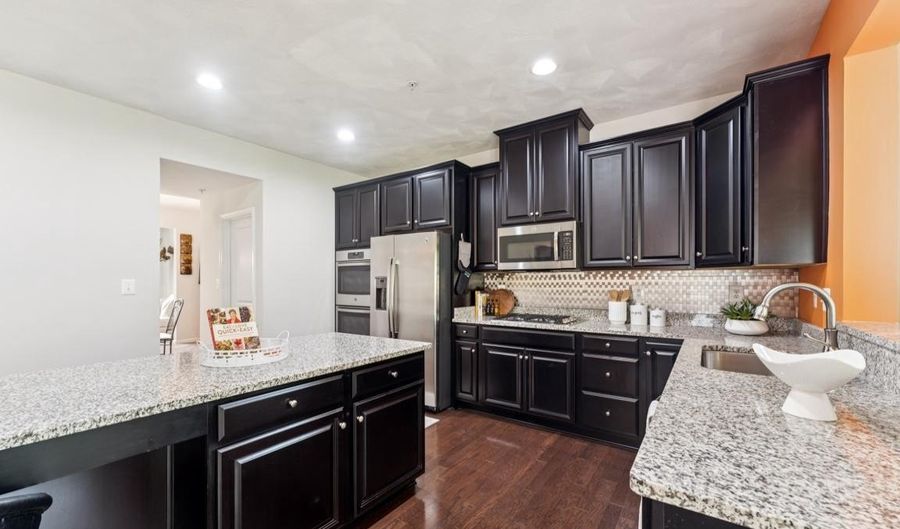 14302 HIDDEN FOREST Dr, Accokeek, MD 20607 - 5 Beds, 4 Bath