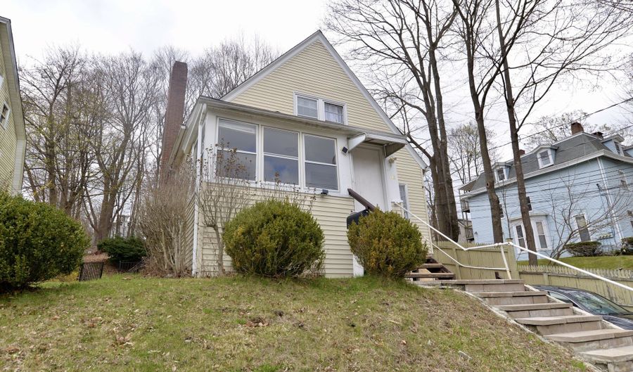 12 Division St, Danbury, CT 06810 - 4 Beds, 2 Bath