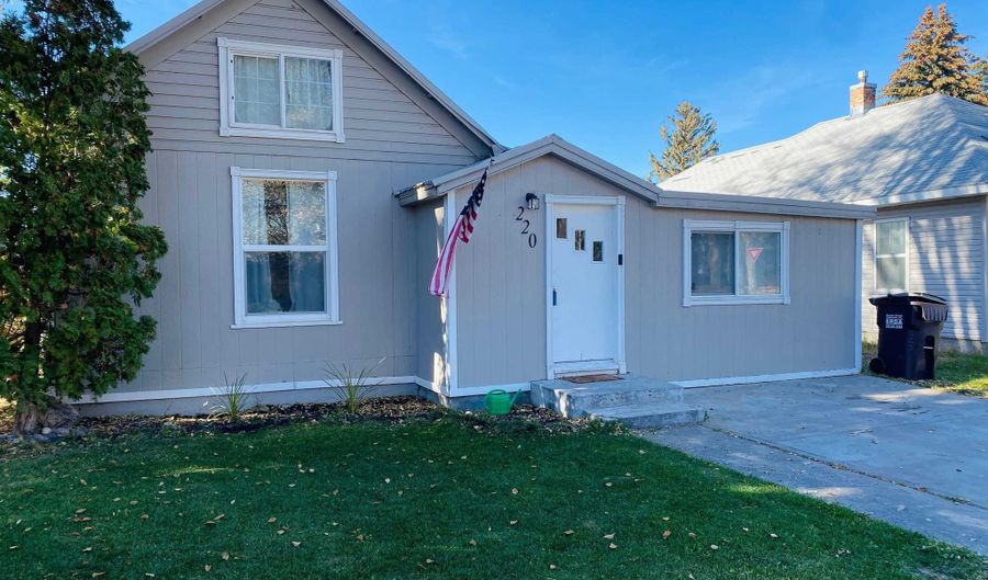 220 S 3rd W, Aberdeen, ID 83210 - 3 Beds, 2 Bath
