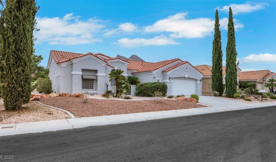 2265 Lauren Dr, Las Vegas, NV 89134 - 3 Beds, 2 Bath