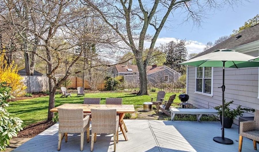 25 Belton Dr, Barrington, RI 02806 - 3 Beds, 3 Bath