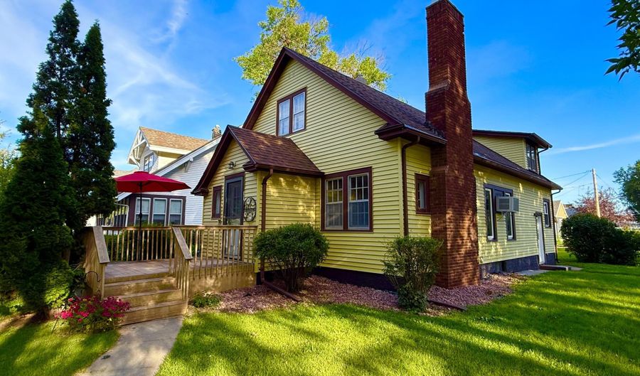 502 SE 11th Ave, Aberdeen, SD 57401 - 5 Beds, 3 Bath