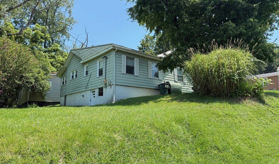 307 SE B St, Abingdon, VA 24210 - 2 Beds, 1 Bath