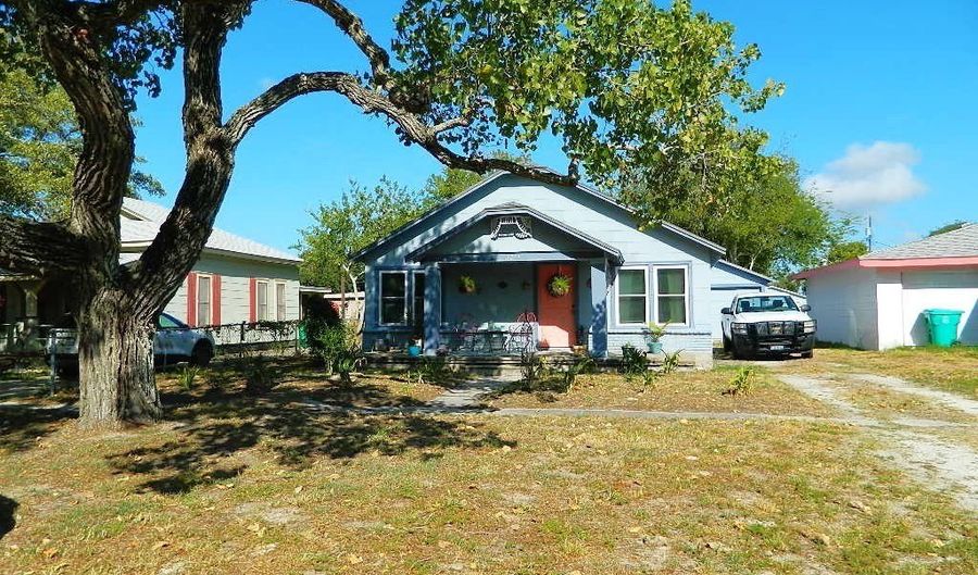 320 S Lamont St, Aransas Pass, TX 78336 - 2 Beds, 1 Bath