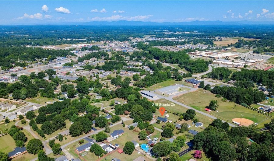 215 Scenic Cir, Boiling Springs, SC 29316 - 3 Beds, 3 Bath