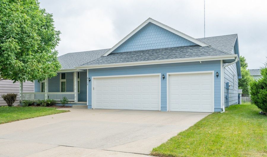 2113 2nd Ave SE, Altoona, IA 50009 - 4 Beds, 3 Bath