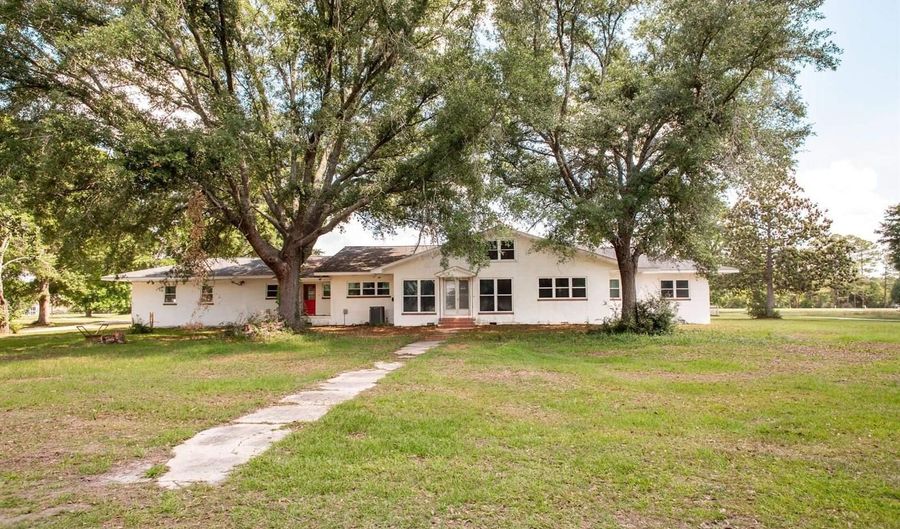 1402 W 12th St, Alma, GA 31510 - 4 Beds, 3 Bath