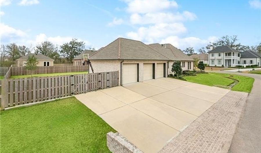 214 CYPRESS CROSSING Dr, Belle Chasse, LA 70037 - 3 Beds, 3 Bath