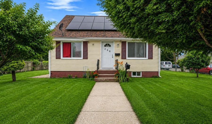 366 Albany Ave, Amityville, NY 11701 - 4 Beds, 2 Bath