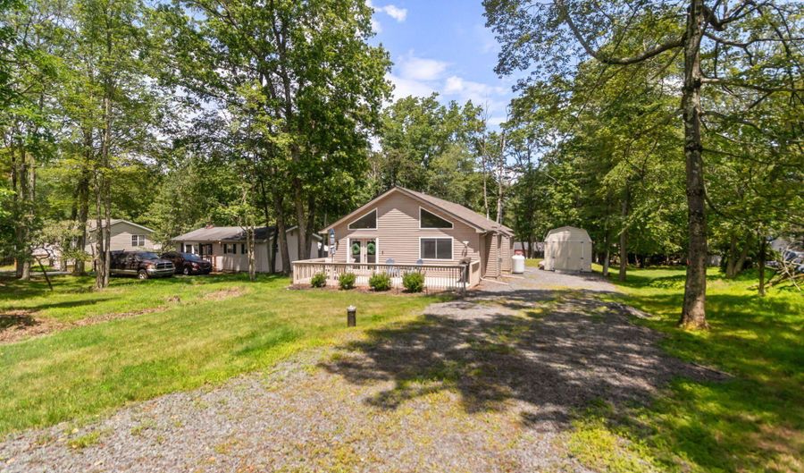 644 S Old Stage Rd, Albrightsville, PA 18210 - 3 Beds, 2 Bath