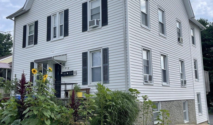 11 Stone St, Danbury, CT 06810 - 8 Beds, 4 Bath