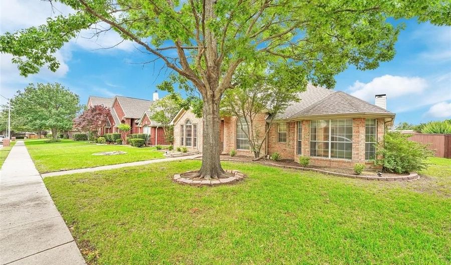 1211 Greenway Dr, Allen, TX 75013 - 4 Beds, 2 Bath
