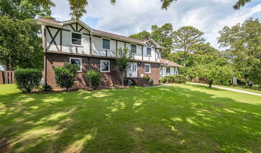 827 CREEK Trl, Anniston, AL 36206 - 5 Beds, 3 Bath