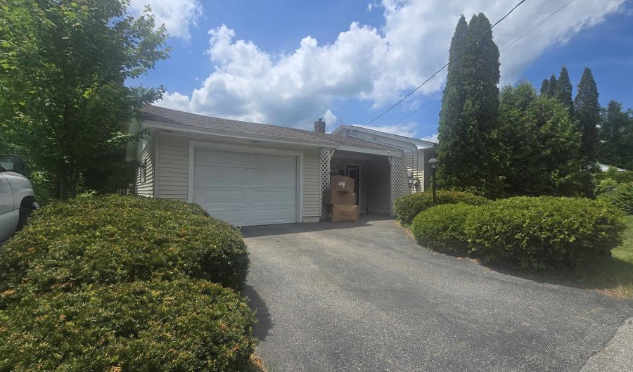 527 Willard St, Berlin, NH 03570 - 3 Beds, 2 Bath