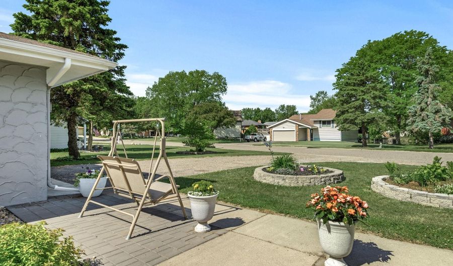 13994 Holyoke Ct, Apple Valley, MN 55124 - 3 Beds, 2 Bath