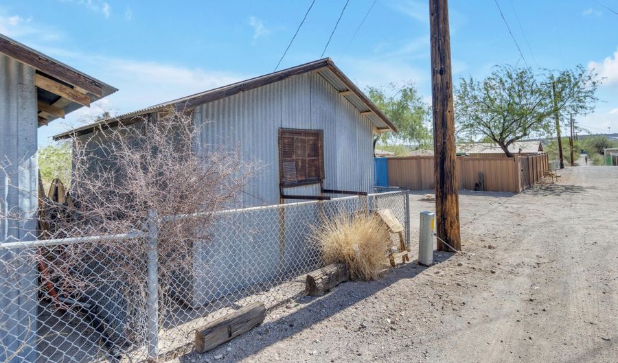 321 W SOLANA Ave, Ajo, AZ 85321 - 2 Beds, 1 Bath