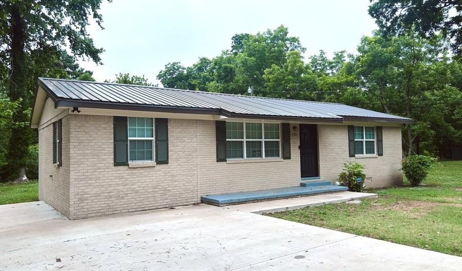 125 Vance St, Batesville, MS 38606 - 3 Beds, 2 Bath