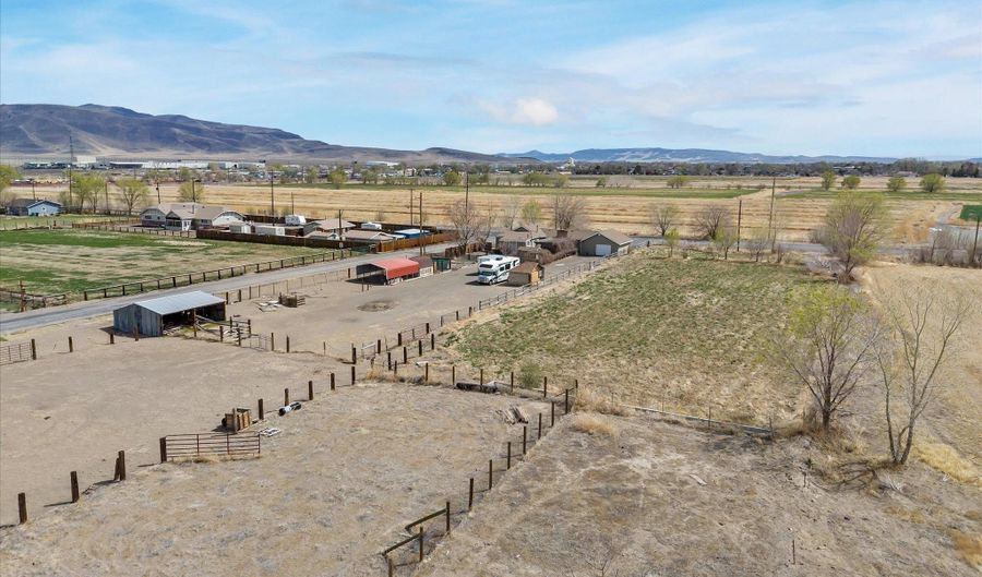 325 Stock Ln, Fernley, NV 89408 - 2 Beds, 1 Bath