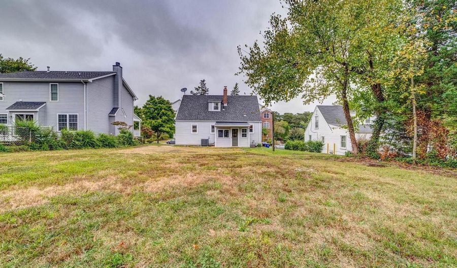 2425 FORT Dr, Alexandria, VA 22303 - 4 Beds, 2 Bath