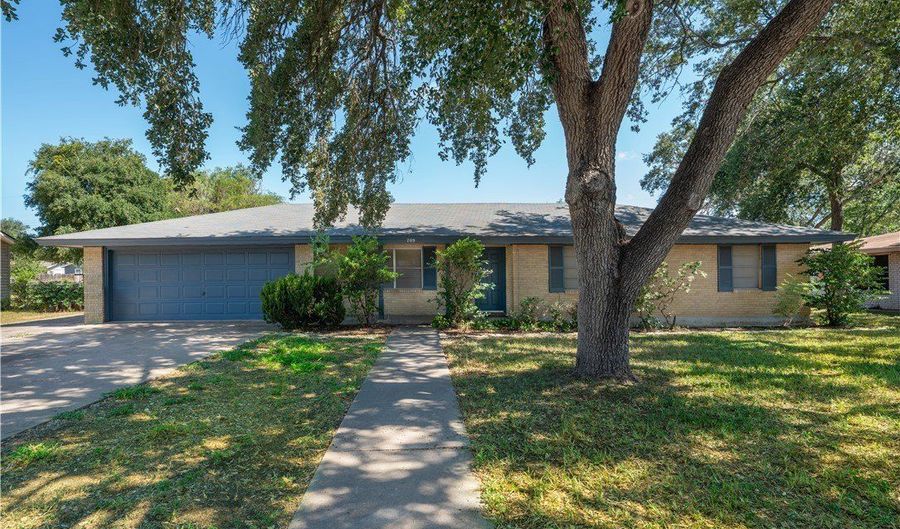 709 Lincoln St, Alice, TX 78332 - 3 Beds, 2 Bath