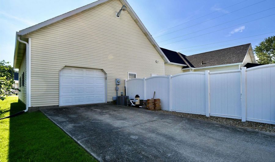 502 R St, Bedford, IN 47421 - 3 Beds, 4 Bath