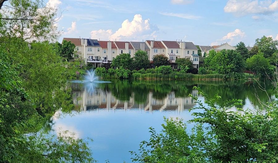 44086 NATALIE Ter 202, Ashburn, VA 20147 - 2 Beds, 2 Bath