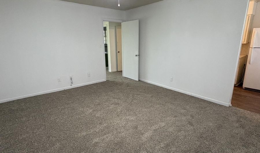 210 APT 1 Cloverleaf Dr 1, Athens, AL 35611 - 1 Beds, 1 Bath