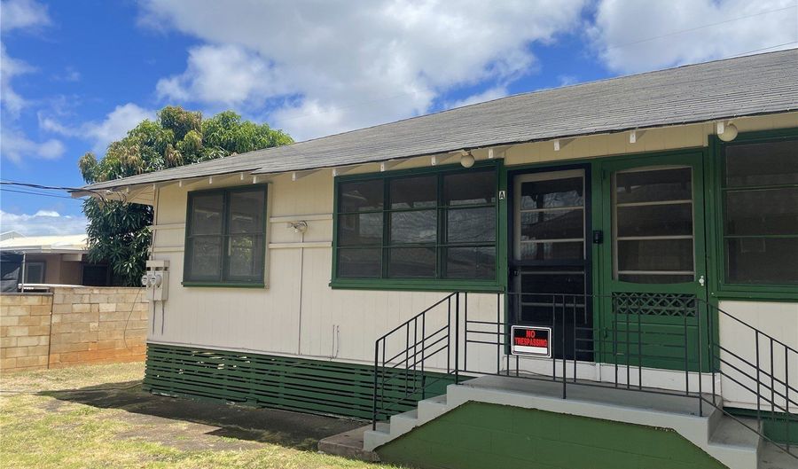 879 3rd St Main,A,B, Pearl City, HI 96782 - 8 Beds, 3 Bath