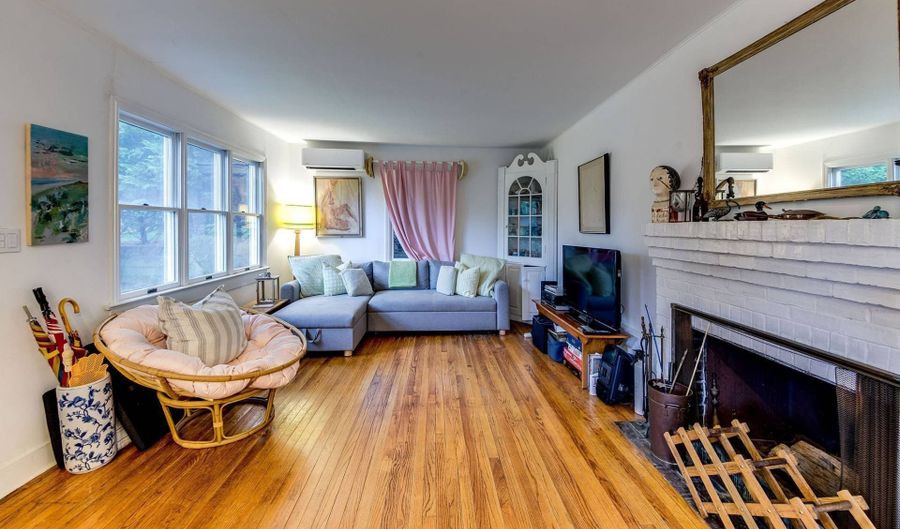 17 Beach Ave, Amagansett, NY 11930 - 2 Beds, 1 Bath