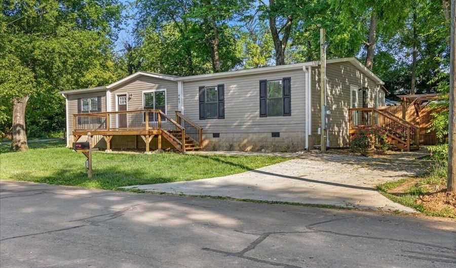 403 W Bank St, Athens, TN 37303 - 3 Beds, 2 Bath